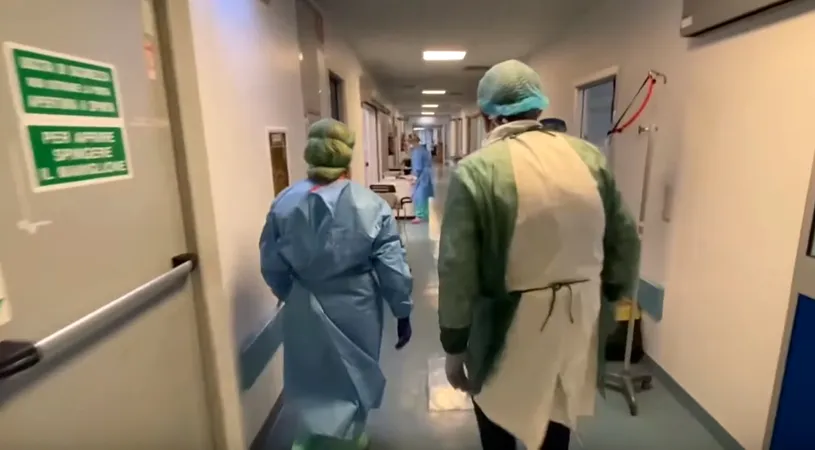Imagini dramatice din spitalele din Italia: pacienți intubați care stau ca în ”cazarmă”. Sunt peste 15.000 de persoane infectate