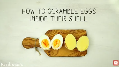 Supertare! Cum poti sa ai un ou fiert in care albusul si galbenusul se amesteca! Uite ce trebuie sa faci inainte sa il fierbi VIDEO