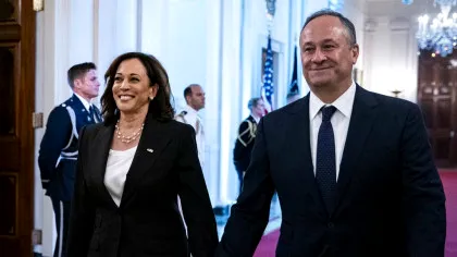 Panică în echipa de campanie a candidatei Kamala Harris. Soțul ei a lăsat dădaca însărcinată