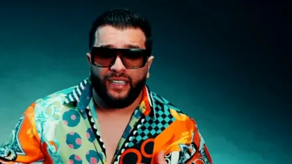 Tzancă Uraganu a ajuns de râsul internetului. La festivalul „Beach, Please!” s-au adunat sutiene pe scenă