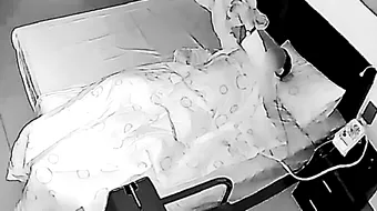 Obiceiul sinistru al sotului o tinea treaza toata noaptea pe aceasta femeie! E de nedescris ce facea barbatul in fiecare seara