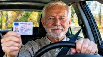 Permis auto 2026: noile reguli pentru șoferi și schimbările care îi vizează pe seniori