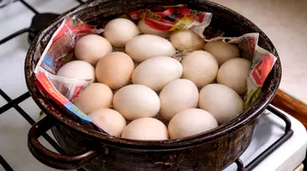 Cum să fierbi ouăle de Paște fără să le spargi. Metoda simplă în 7 pași pe care o folosesc gospodinele