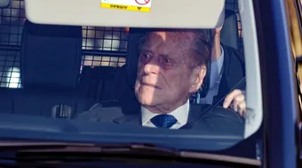 Printul Philip, accident auto grav! Cum se simte sotul Reginei Elisabeta. Imagini cu masina rasturnata VIDEO