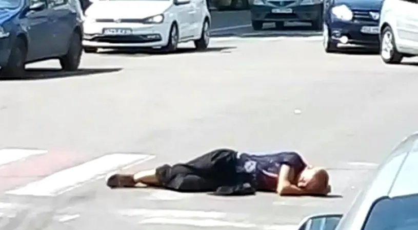 Supertare! Un barbat din Buzau a adormit pe trecerea de pietoni, in mijlocul strazii! Imaginile virale cu el!