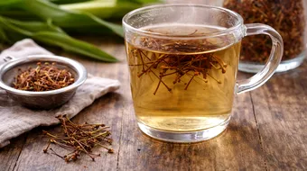 Ceaiul natural care a devenit aliatul rinichilor. Tot mai mulți români îl consumă pentru detox și echilibru