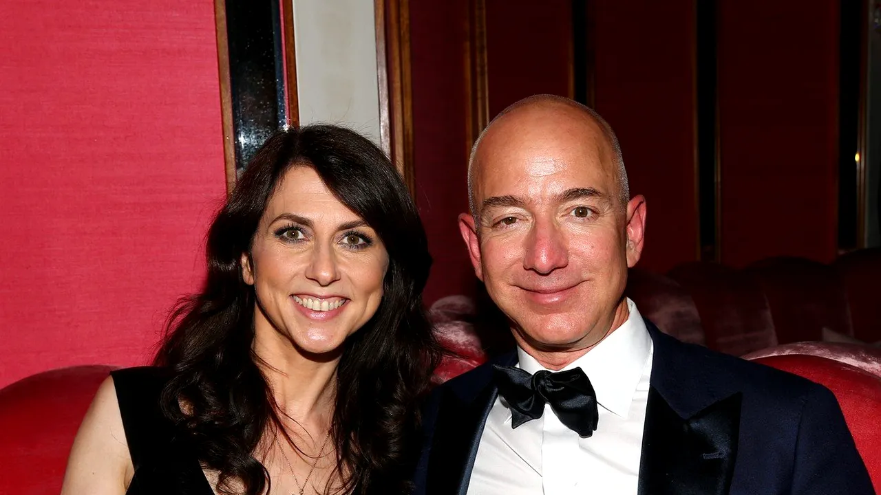 Jeff Bezos a divortat oficial de sotia lui 