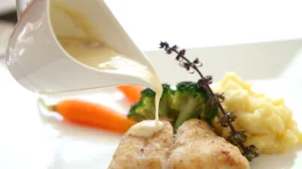 Reteta crap in sos de smantana cu usturoi. Un deliciu pentru iubitorii de peste