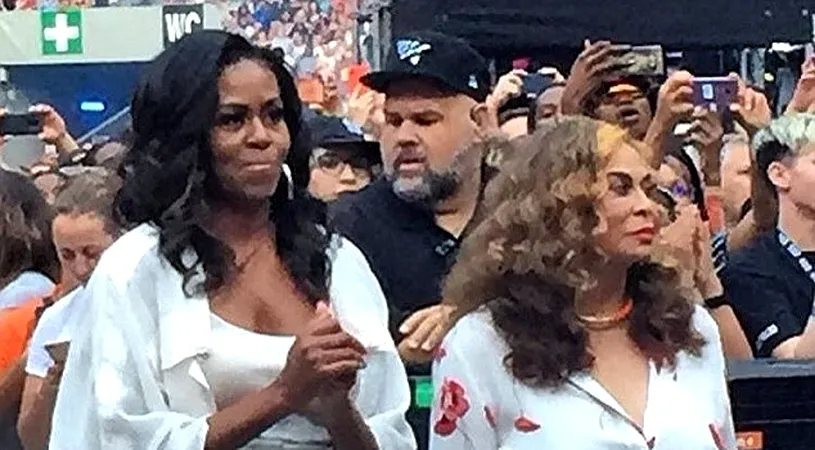 Michelle Obama, sexy la concertul lui Beyonce si Jay Z din Paris! Si-a facut de cap chiar langa scena! VIDEO