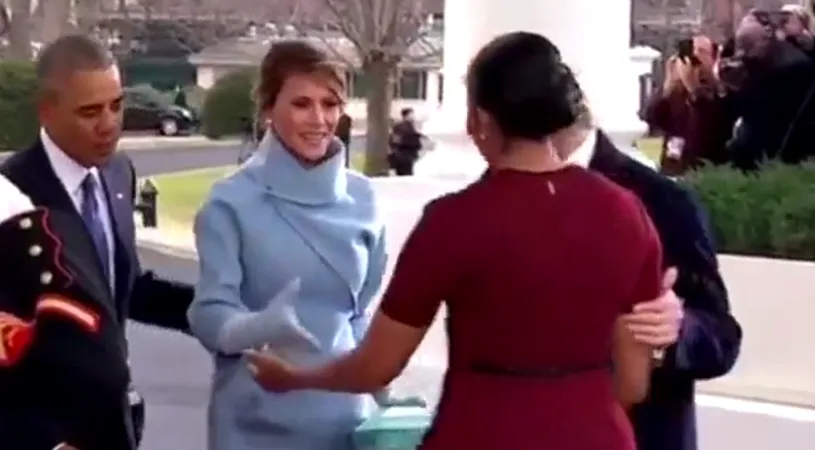 Toti au ras de Melania Trump cand i-a oferit cadoul lui Michelle Obama, la investirea lui Trump! Ce s-a intamplat, de fapt, intre cele doua VIDEO