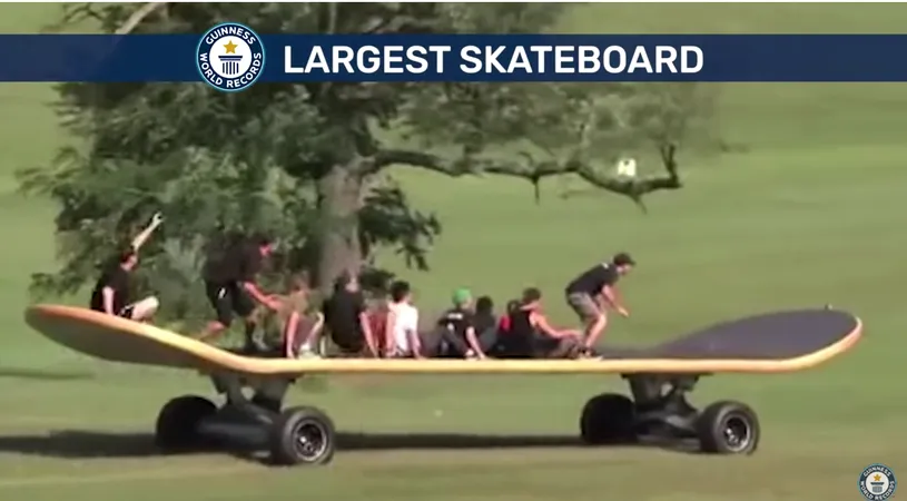 Asta este cel mai mare skateboard din lume! Are 11 metri lungime, 3 latime si incap lejer 10 persoane pe el! Uite cum te dai cu el VIDEO