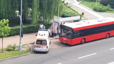 Clipe de groaza pentru un sofer de autobuz! A fost batut crunt in plina zi, de un grup de cetateni de etnie roma