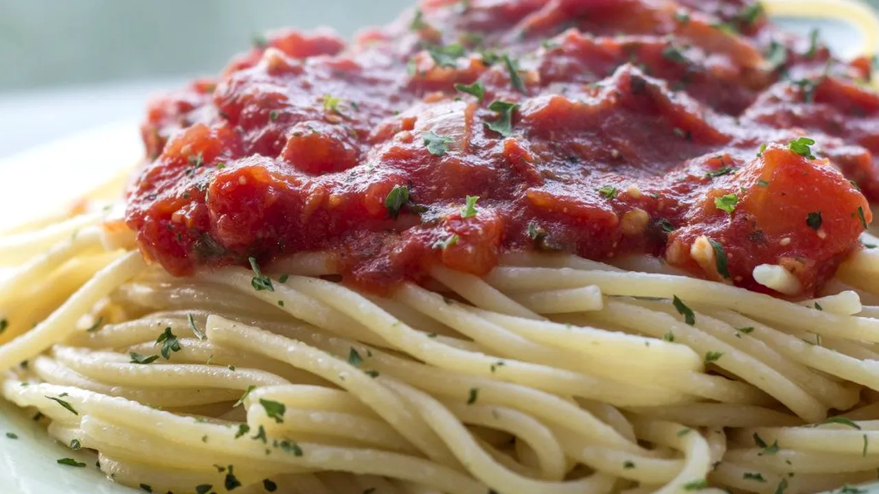 paste spaghete cu sos de rosii bulion 