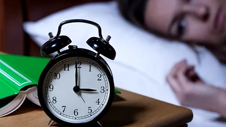 Cum să adormi mai repede. 7 trucuri care te scapă de insomnie