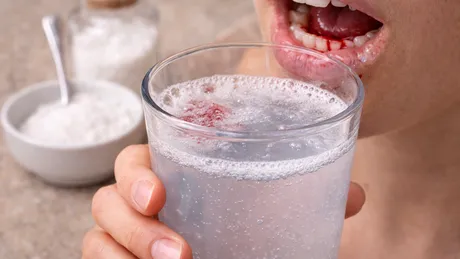 Soluția naturală care poate opri sângerarea gingiilor. Remediul simplu folosit acasă