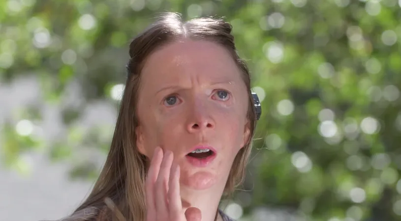 Toata viata i s-a spus ca e URATA si a fost dispretuita, pana la intalnit pe EL! I-a acceptat boala si o vede ca pe cea mai frumoasa femeie din lume. O poveste impresionanta!