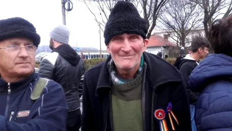 Are aproape 70 de ani, dar a strabatut jumatate de tara pentru a lua parte inmormantarea Regelui Mihai! Cum si-a motivat pensionarul gestul