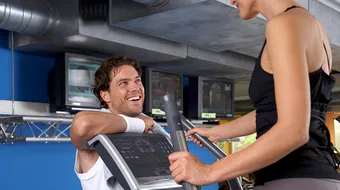 Metoda ei e dezgustatoare, dar da rezultate! Ce le face aceasta femeie tuturor tipilor care incearca sa o agate la sala de sport