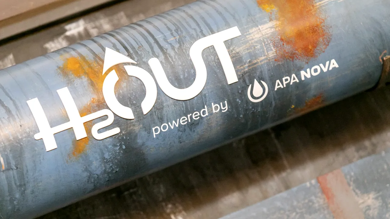 H2OUT - Powered by Apa Nova 1 