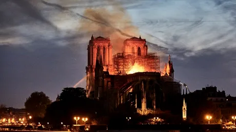 Video nemaivazut cu Catedrala Notre-Dame dupa incendiu. Este distrusa in proportii uriase, va fi nevoie de multi ani pentru refacerea ei