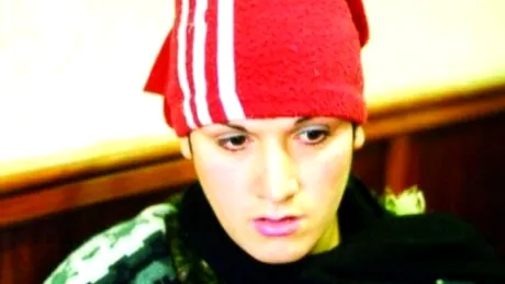 Poze înfiorătoare! Cum a ajuns să arate primul bărbat din România care s-a transformat în femeie!