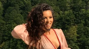 Ami se pregateste de vara! Ce face artista pentru a fi sexy in costum de baie