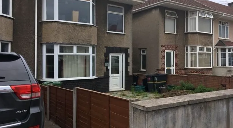 Casa groazei! Imagini socante cu animale care se mancau intre ele