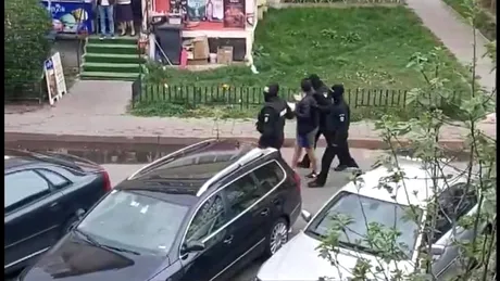 Video uluitor! Doi tineri din Neamț au fugit de Poliție, deși aveau declarații pe propria răspundere. Care a fost, de fapt, motivul!