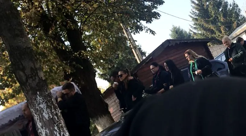 Stefan Stan, cu chipul plin de durere la inmormantarea mamei sale