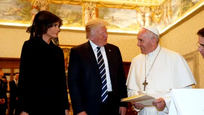 Melania Trump face sacrificii pentru a participa la înmormântarea Papei Francisc