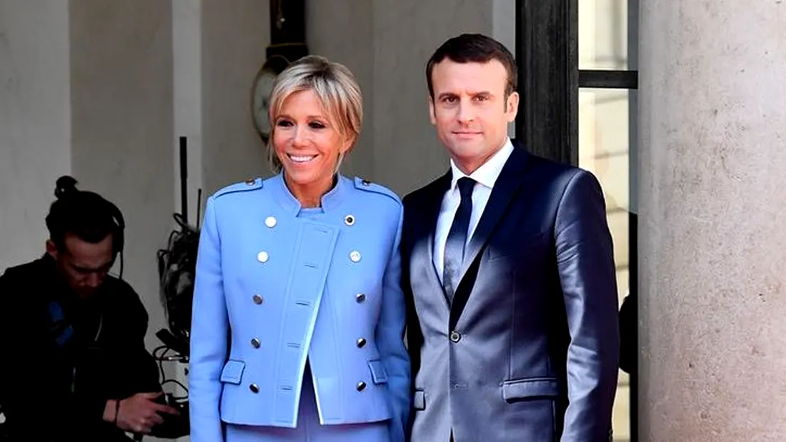 De ce poarta Brigitte Macron haine albastre mereu! Ce reprezinta aceasta culoare pentru sotia presedintelui Frantei