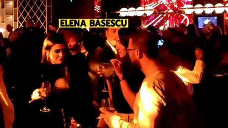 Cine este misteriosul ochelarist care îi dă târcoale Elenei Băsescu! A încercat să o ”combine” în club, după mai multe pahare
