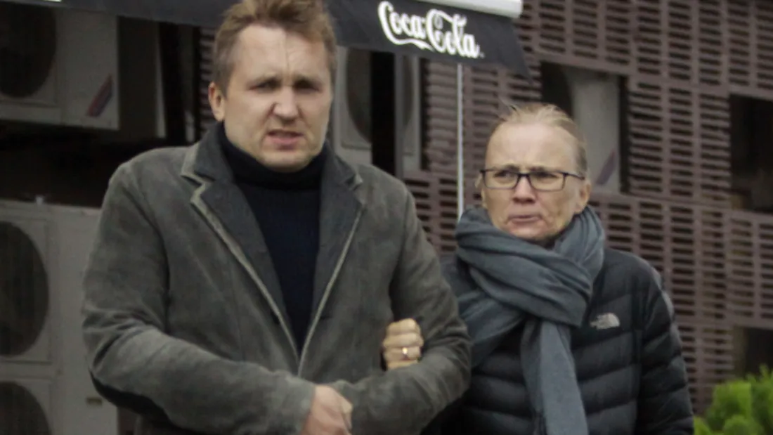 Imagini rare cu bossul Pro TV și soția lui, într-o plimbare romantică, dar friguroasă, prin București