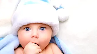 Ce înseamnă când visezi un copil mic. Semnificații și interpretări