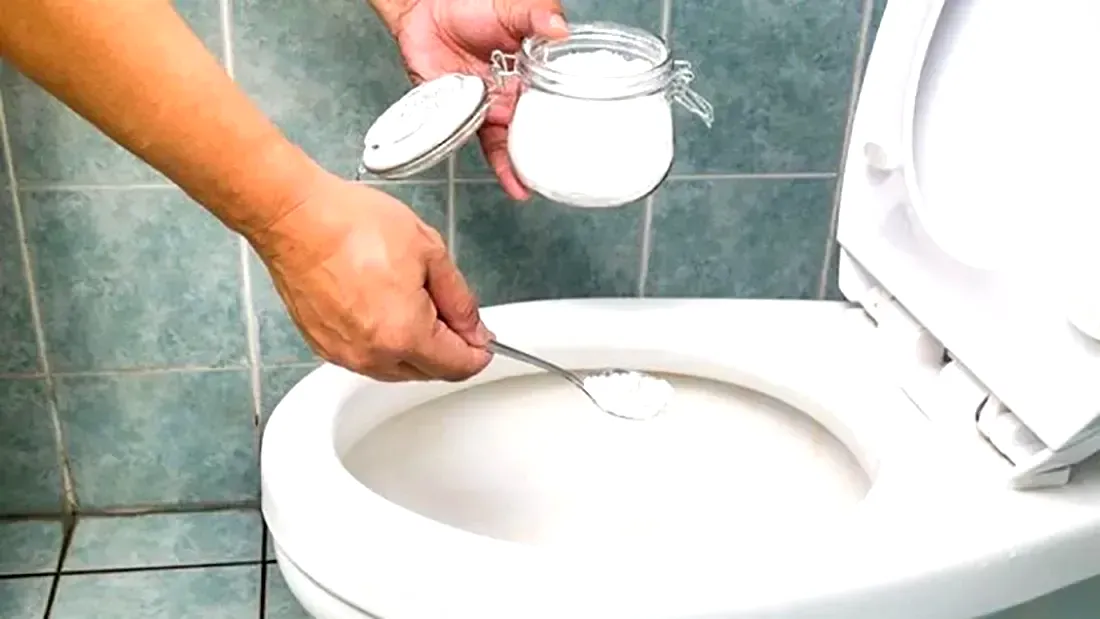 Soluția ieftină care te scapă de depunerile de piatră din toaletă. Ai nevoie de 1 singur ingredient