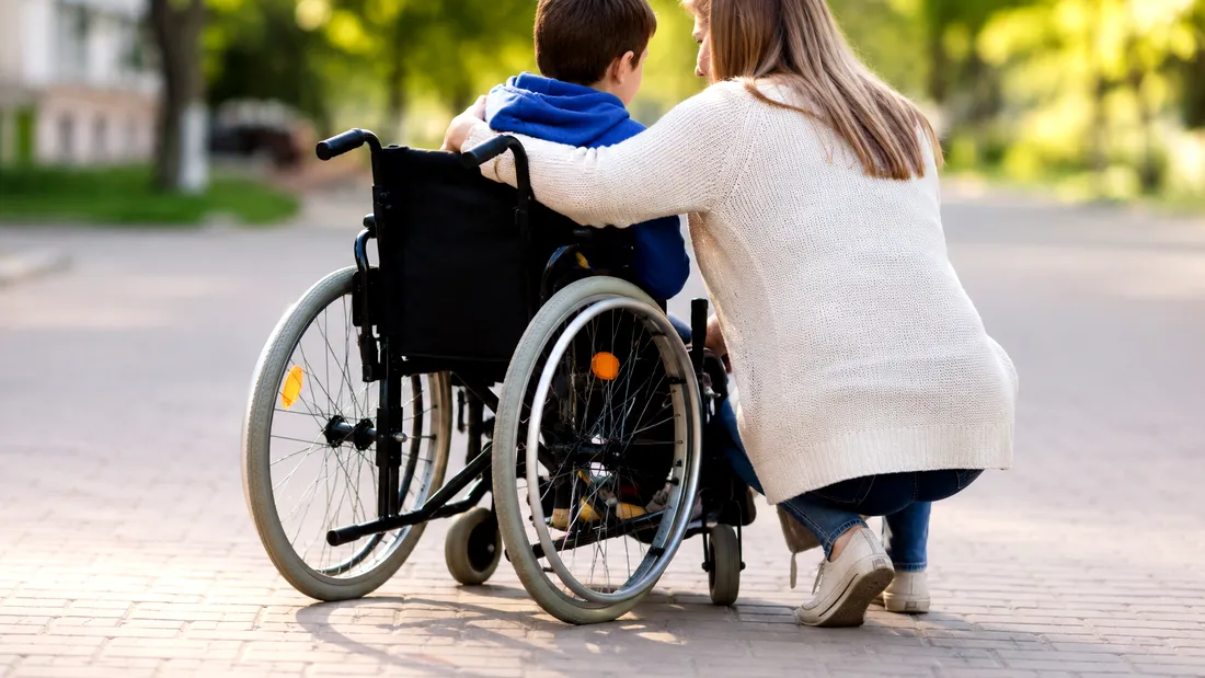 Toți copiii cu dizabilități vor primi un ajutor anual de 3.000 de lei. Anunțul făcut de autorități înainte de 1 iunie