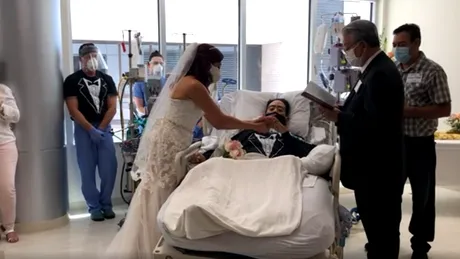FOTO. Nuntă pe timp de pandemie! Un tânăr infectat cu noul coronavirus s-a căsătorit cu aleasa inimii direct de pe patul de spital