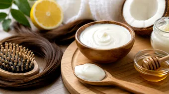 Masca naturală care te ajută să scapi de mătreață. Remediul simplu pe care multe persoane îl folosesc acasă