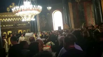 Fiicele Ionelei Prodan abia se mai tin pe picioare la capataiul mamei lor! Anamaria si Anca o plang pe cea care le-a dat viata