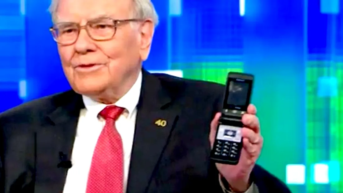 VIDEO! Ce telefon are Warren Buffett?! Al treilea cel mai bogat om din lume are un Samsung de 25 de dolari vechi de 10 ani