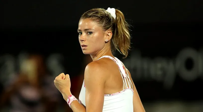 Camila Giorgi, cu fundul la vedere pe terenul de tenis