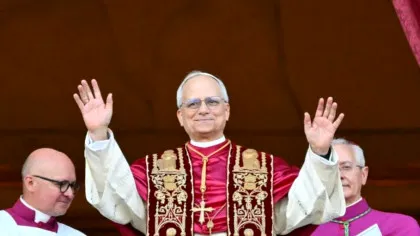 Prima binecuvântare a Papei Leon al XIV-lea. „Să fim o singură lume în pace mulțumită Papei Francisc”