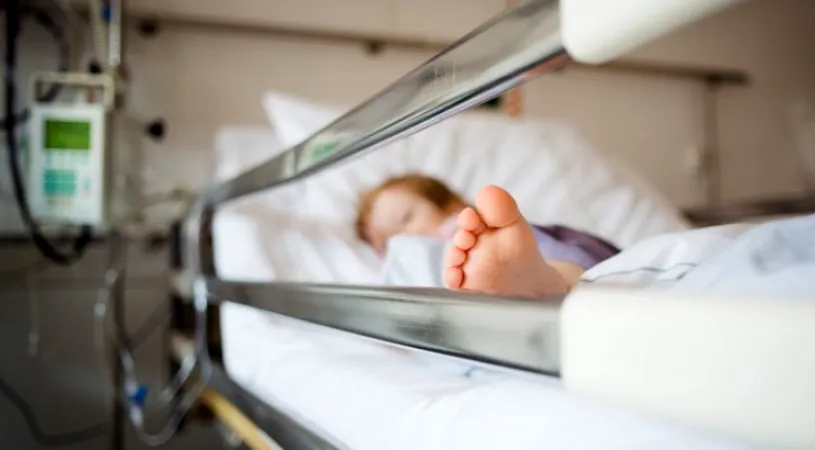 Le-a spus medicilor ca fetita ei de 5 luni s-a inecat cu lapte, insa femeia ascundea adevarul! Ce au descoperit doctorii pe capul micutei :(