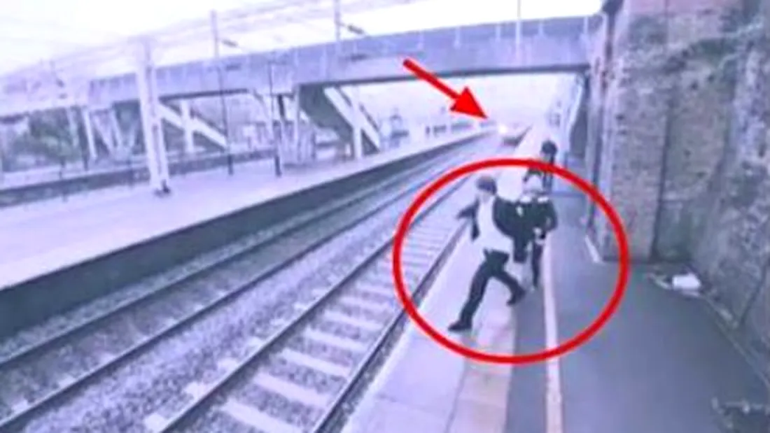 Se afla pe peron si s-a aruncat in fata metroului, in timp ce acesta intra in statie! Ce s-a intamplat cu barbatul cu doar cateva secunde inainte de gestul terifiant VIDEO