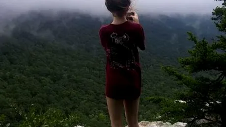 Pare o fotografie normala, insa ce ascunde te va soca! Ce a patit aceasta tanara inainte de a se intoarce cu fata