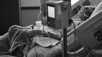 A întreţinut relaţii intime cu soţia, apoi i-a spus să-şi pună mâna la ochi pentru că are o surpriză. Nici judecătorilor nu le-a venit să creadă ce a făcut!