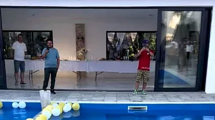 Georgiana Lobonț a fost luată în brațe și aruncată în piscină la un eveniment, în timp ce cântă: ”Îmi pare îndrăgostit domnul”. Cum a reacționat artista | FOTO