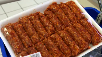 'Mititei cu aromă de carne' în supermarketurile din România. Ce conțin, de fapt + reacția Asociației pentru Protecția Consumatorilor