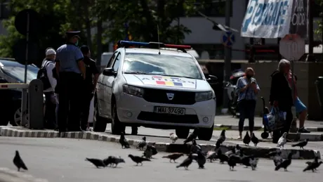 Polițiștii dirijează cozile la mici, în București! Imaginile care ne pot costa libertatea pe care o așteptăm după 15 mai!