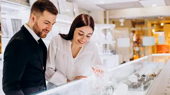 (P) Rămân diamantele cel mai bun prieten al unei femei?